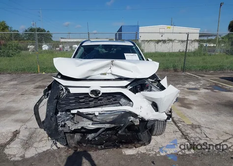 2019 Toyota Rav4 Xle z USA, uszkodzony, nr VIN 2T3W1RFV0KW027289